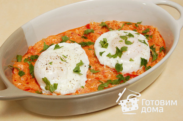 Яйца-пашот, запеченные с томатным соусом и сыром фото к рецепту 7