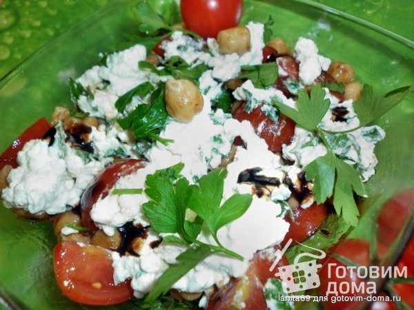 Салат из нута с помидорами и зернистым творогом фото к рецепту 2