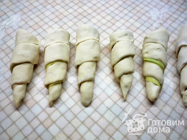 Слоеные трубочки с курицей и овощами фото к рецепту 4
