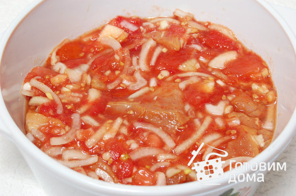 Свинина в чайном маринаде с томатно-луковым соусом фото к рецепту 6