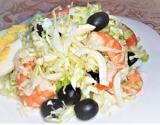 Новогодний салат без майонеза с морепродуктами