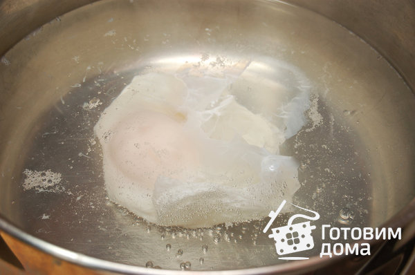 Яйца-пашот, запеченные с томатным соусом и сыром фото к рецепту 2